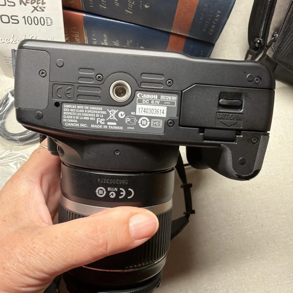 Canon EOS Rebel XS Camera, 18-55mm Travel Case, SD Card, Battery, WORKS TESTED